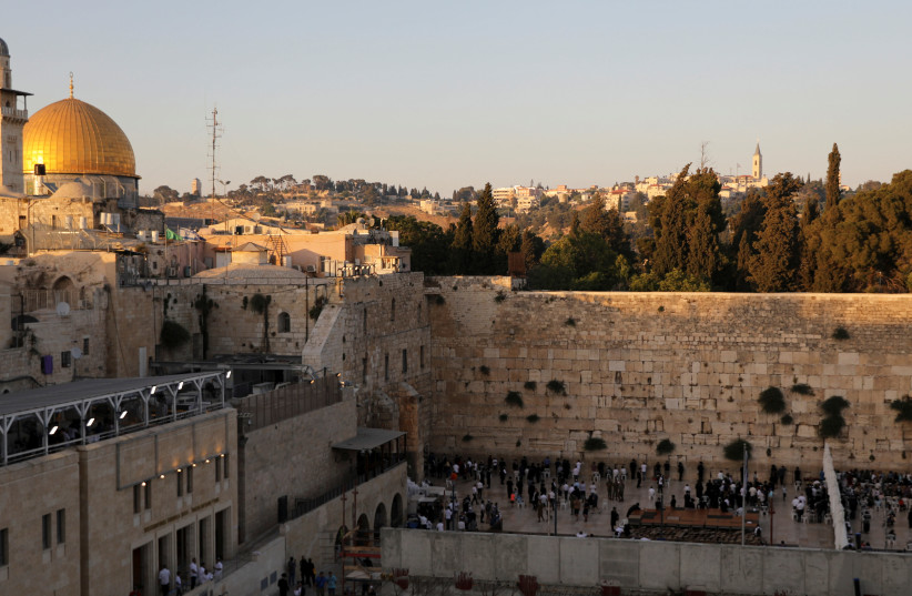 Palestinians living in the West Bank were told that the Western Wall in Jerusalem belongs only to Muslims during a filler piece between television programs on the official Palestinian Authority TV.